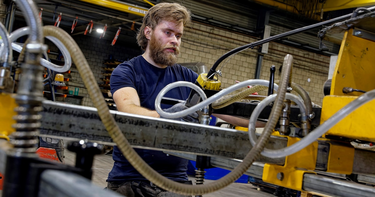 Max was bakker, stratenmaker en zat thuis met een uitkering, tot één folder zijn leven veranderde