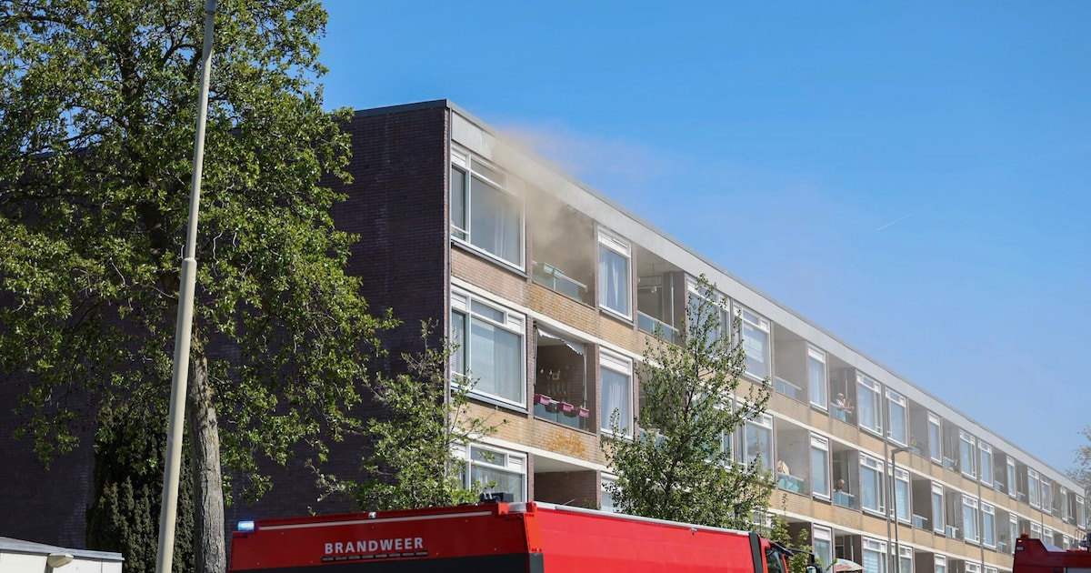 Grote brand in flatgebouw op Stresemannlaan in Haarlem