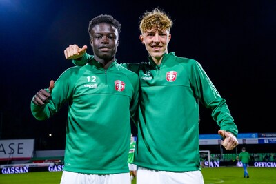 Talenten Kwame en Senne maken profdebuut: ‘De eredivisie in met FC Dordrecht, dat is wel een droom’