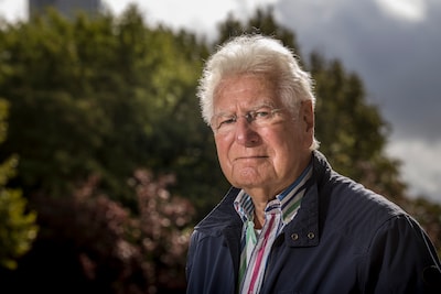 Vrienden en familie nemen afscheid van Gerard Cox: ‘Het was een prachtige dienst, precies zoals hij het wilde’