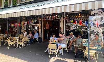 Midden in de nacht voetbal kijken: in deze Haagse cafés kan het