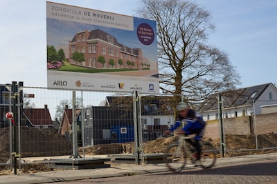Zorgvilla van 9000 euro per maand: luxe oplossing of groeiende kloof in de ouderenzorg?