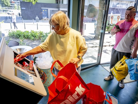 Gaan we echt 15 cent meer statiegeld betalen? 'Bedrijven weigeren de consument een extra stimulans te geven'