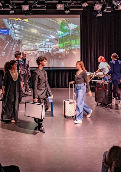 Jonge bewoners asielzoekerscentra spelen voorstelling in Nijmegen