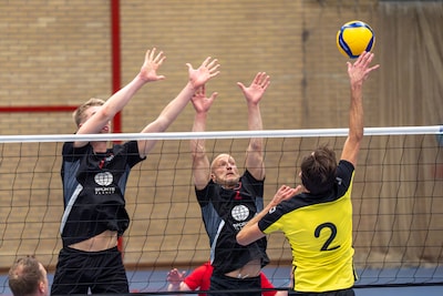 Debutant van 45 jaar (!) bij volleyballers van Livo: ‘Ik wist niet dat de nood zo hoog was’