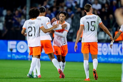 Oranje sleept in slotfase een punt uit het vuur en voorkomt eerste nederlaag onder Xavi