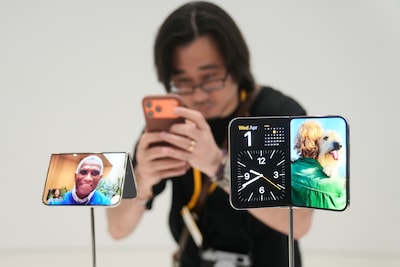 Daar is hij dan: de opvouwbare iPhone van Apple, maar hoe vernieuwend is dit apparaat?