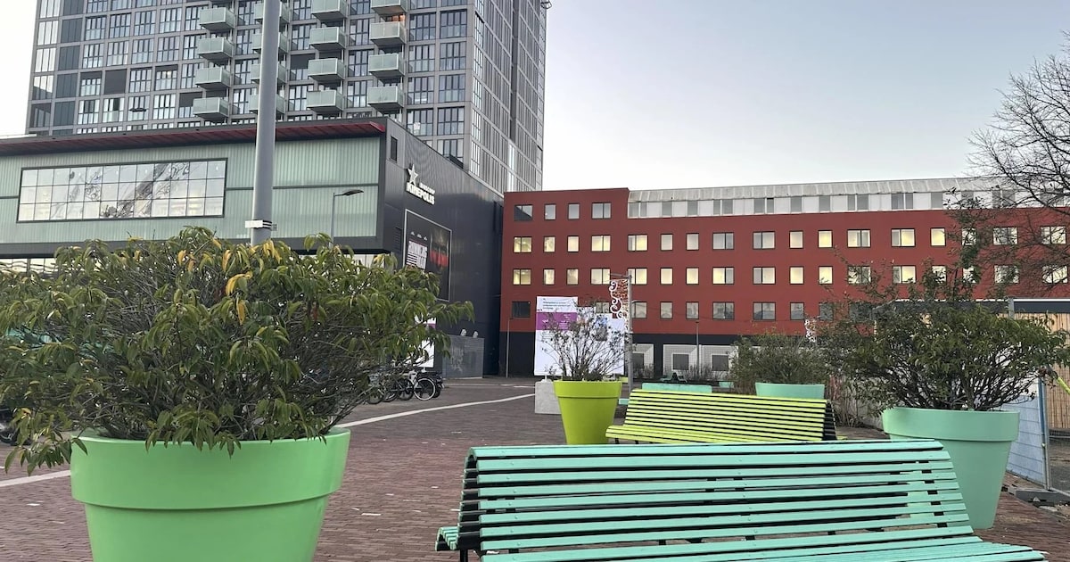 Nieuwe ontmoetingsplekken en groen op Raadhuisplein in Hoofddorp tijdens bouwprojecten