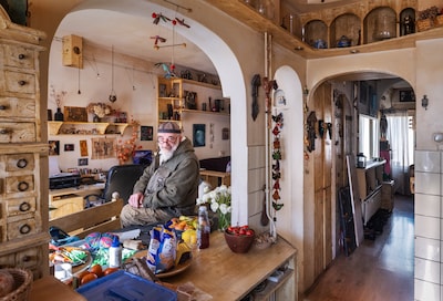 Kunstenaar Alik vluchtte uit Armenië, woont nu in Den Haag: ‘Ik probeer de wereld altijd mooier te m