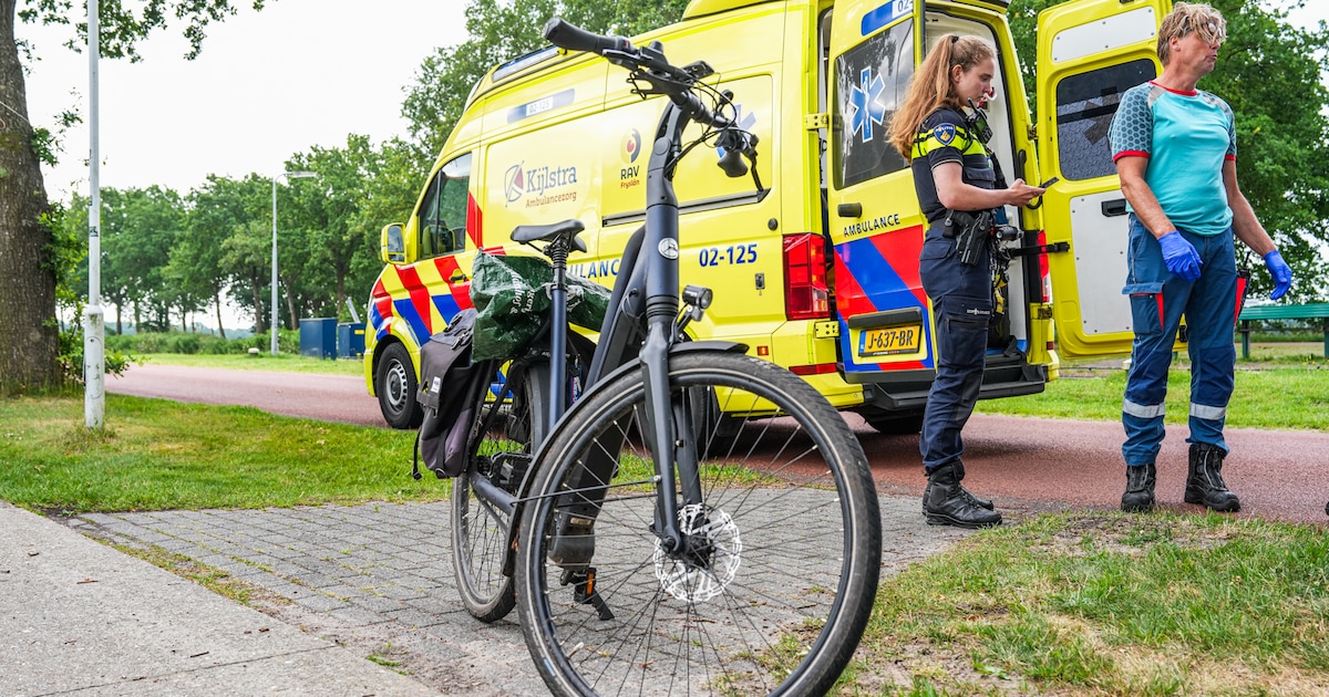 Botsing tussen fietser en auto op Verlaat in Fochteloo