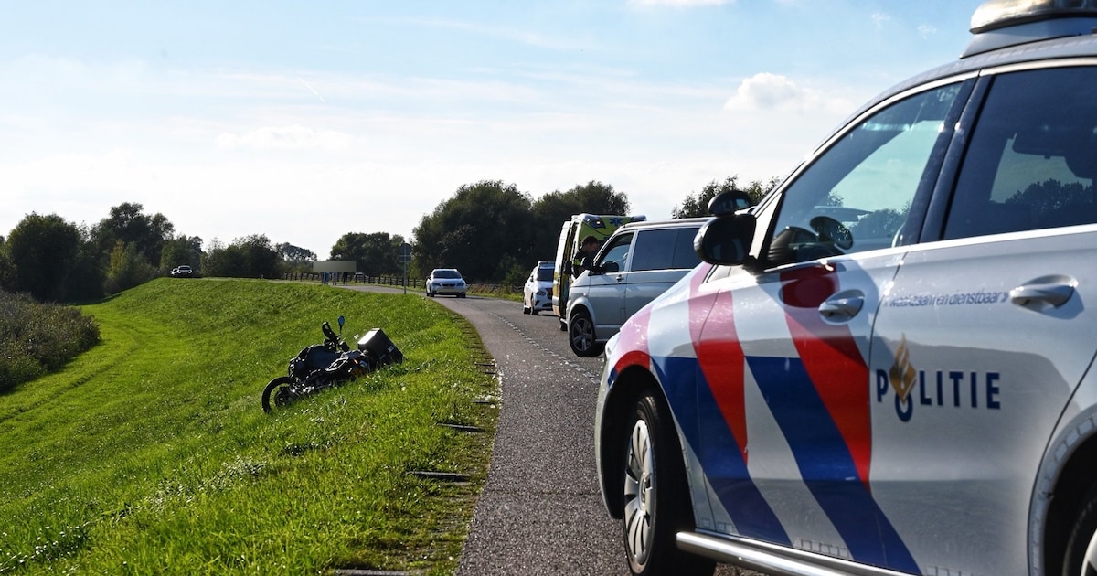 Aanrijding tussen busje en motor in Lopik
