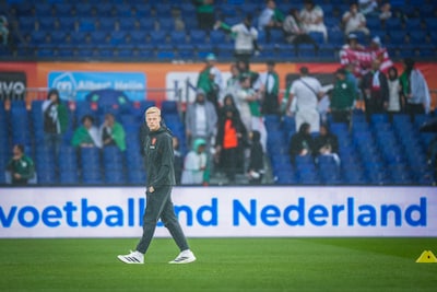 Malen in de spits, Summerville debuteert op rechtsbuiten tegen Algerije in regenachtig Rotterdam