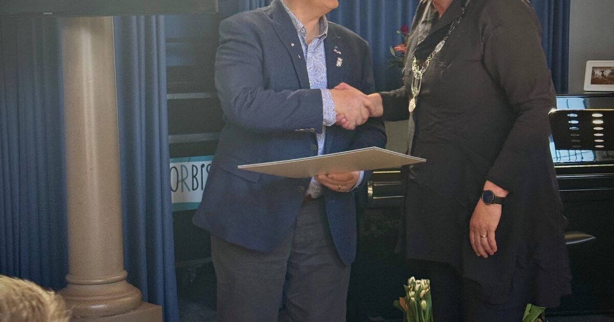 Poldertuin in Anna Paulowna geopend, voorzitter André Duivenvoorden uitgezwaaid