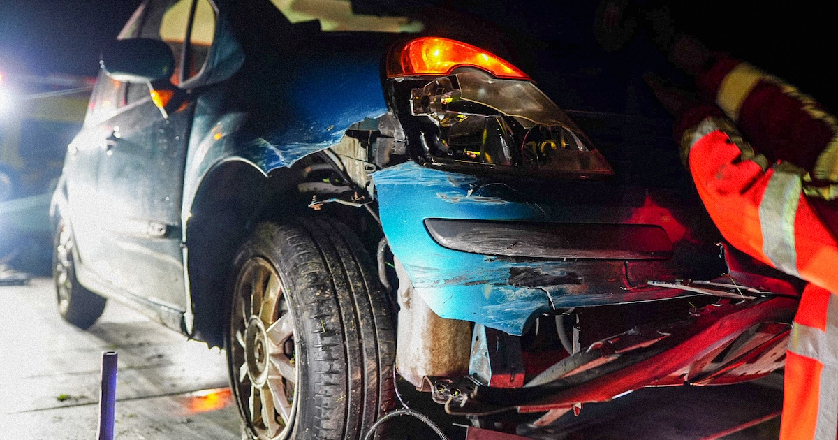 Automobilist botst op vangrail bij Heerhugowaard