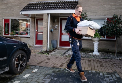 Pakketjesdip bij PostNL dwingt bedrijf tot grote sprong naar pakketmuren