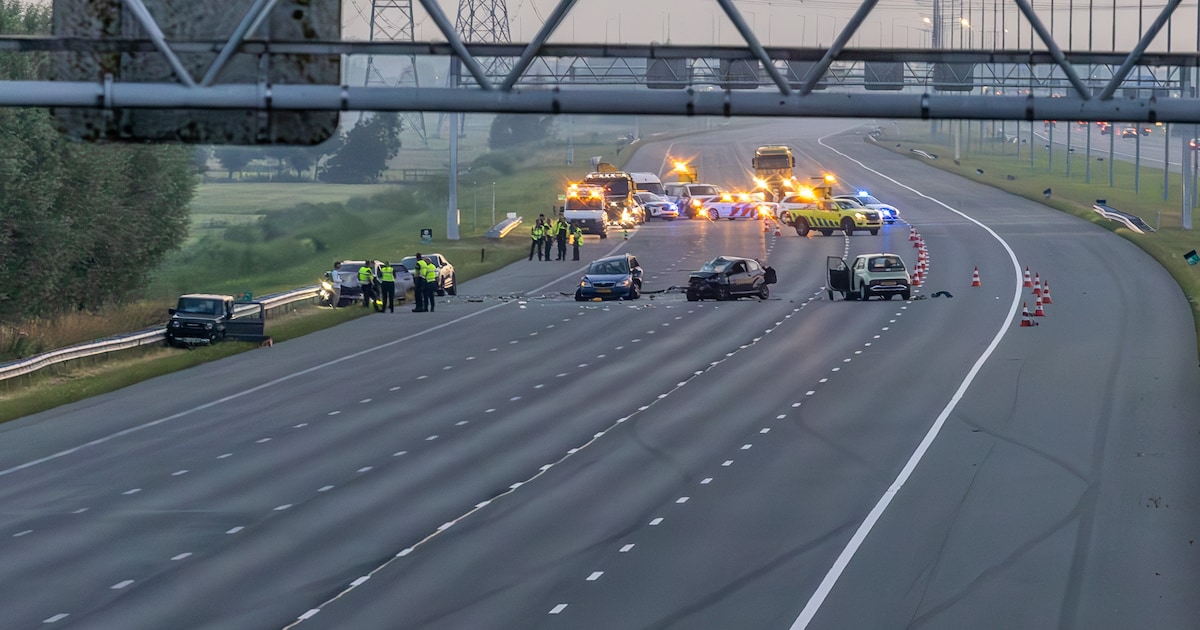Ernstig ongeval op A2 bij Nieuwer Ter Aa: weg urenlang dicht na botsing