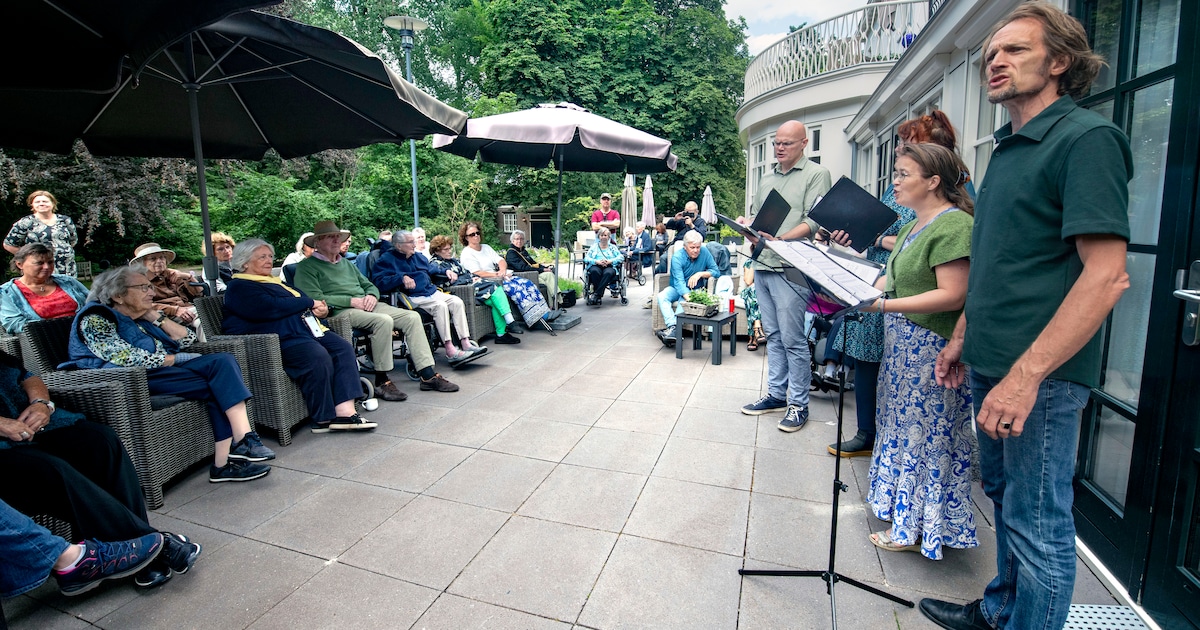 Optredens gewoon bij mensen thuis: Gluren bij de Buren zoekt deelnemers voor editie van 2026