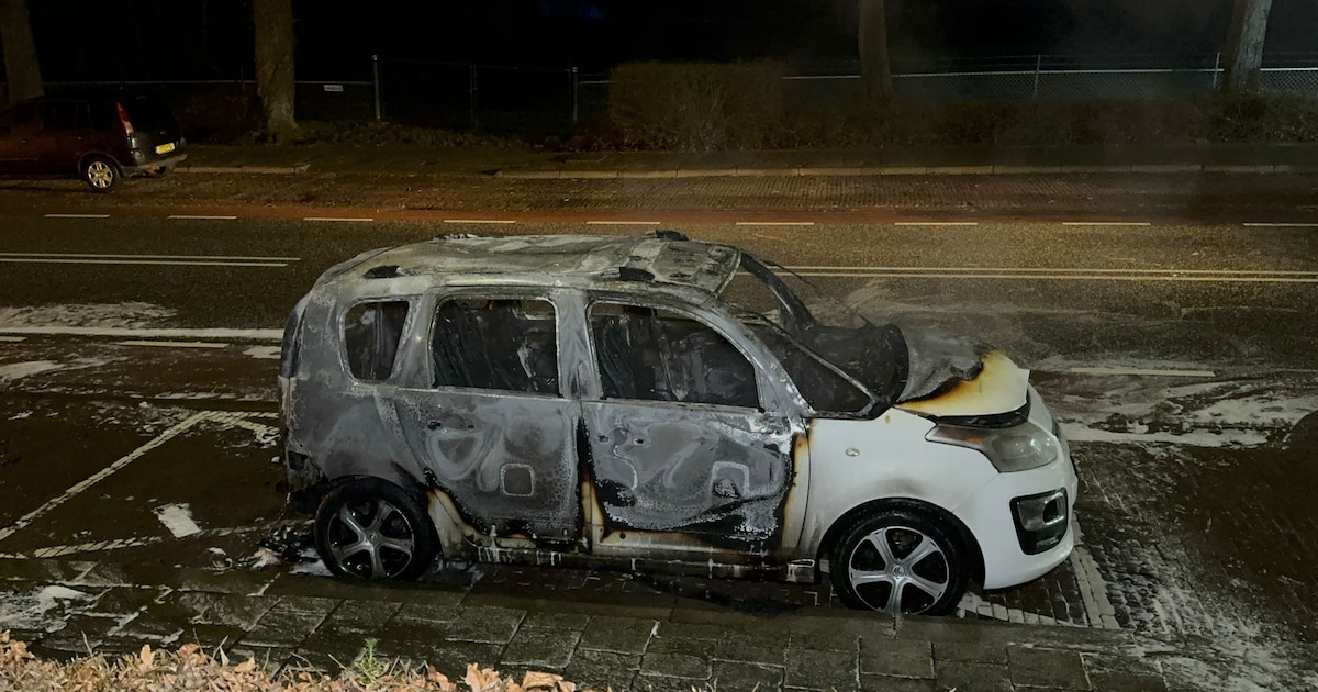 Auto brandt volledig uit in Landgraaf