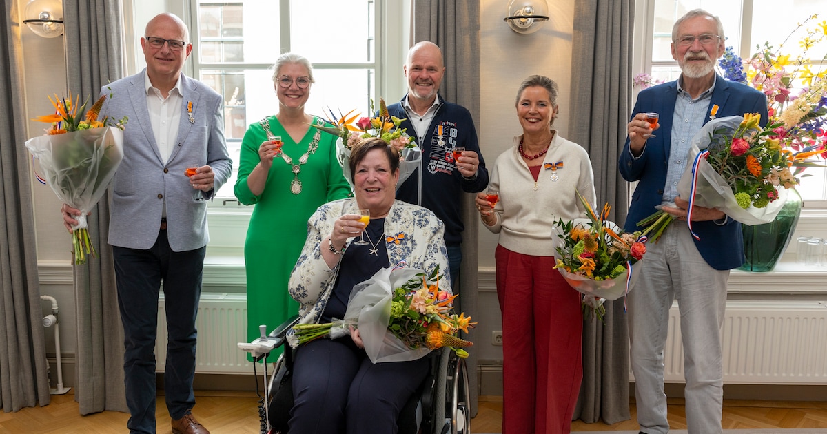 Lintjes in Hattem | Vrijwilligers voor cultuur, ouderenwerk en Oekraïne krijgen onderscheiding