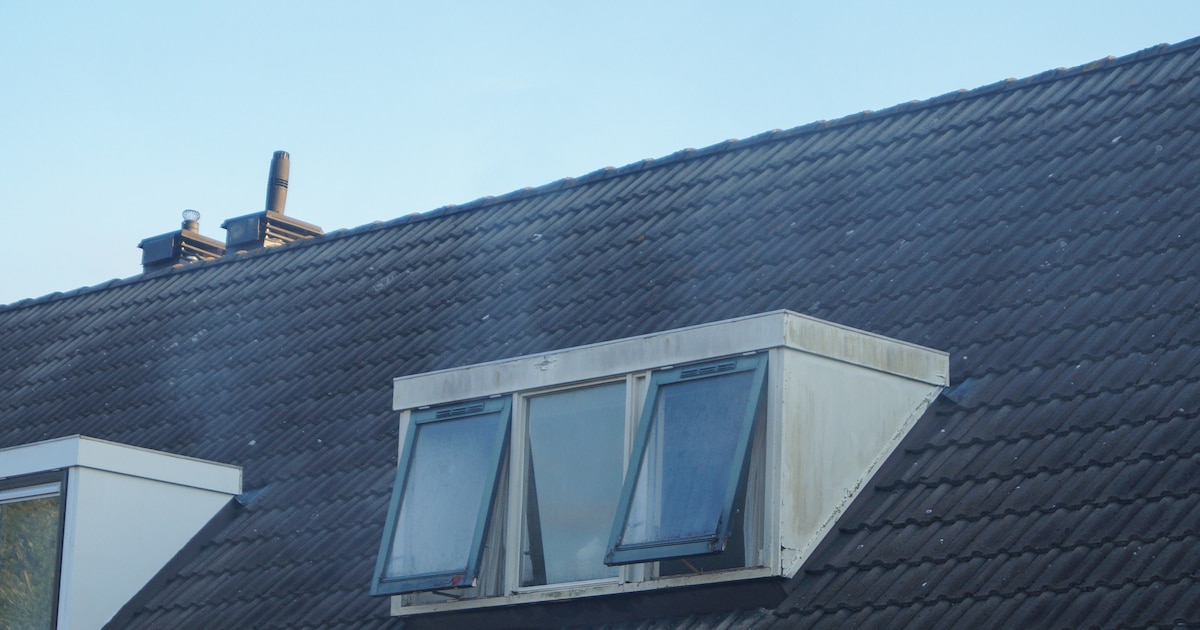Woningbrand aan Koelstrawei in Twijzelerheide zorgt voor veel rook