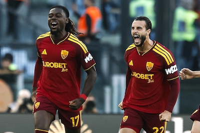 AS Roma verdubbelt voorsprong in topper tegen Inter, weer goal van Manu Koné