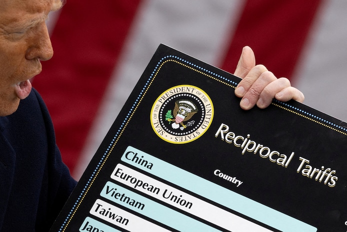 trump-bij-de-aankondiging-van-de-tarieven-in-april-dit-jaar