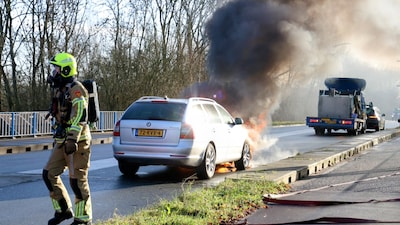 Auto in de brand gevlogen op Provincialeweg in Tiel