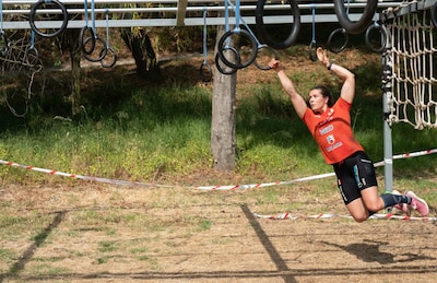 Na mentale strijd bloeit Tara op tijdens WK Obstacle Course: ‘Dit had ik nooit durven dromen’