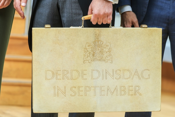 De Miljoenennota zit elk jaar in het traditionele koffertje.