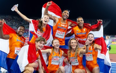 Nederlandse vrouwen snellen naar goud op 4x400 meter EK atletiek, historisch brons voor mannen na fotofinish