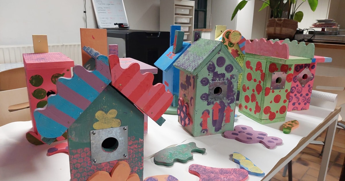 Nieuwe kleurrijke nestkastjes in Hofpark Wateringen