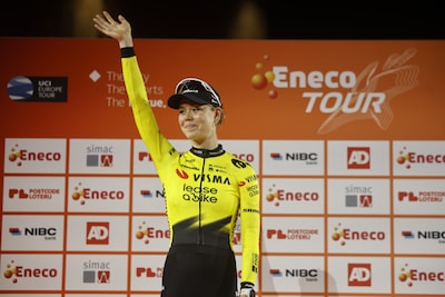 Lieke Nooijen weer leider in Eneco Tour na zege in tijdrit, mannen straks van start