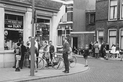 Historische muurreclames gerestaureerd op de Abstederdijk in Utrecht