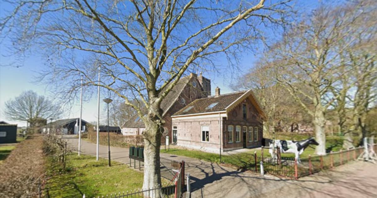 Demonstratie maaien met oude machines bij Rundveemuseum Aartswoud