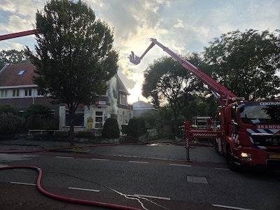 Schok om brand bij oude snackbar, buurt heeft één grote wens: ‘Ik wil de buren hier nooit meer zien’