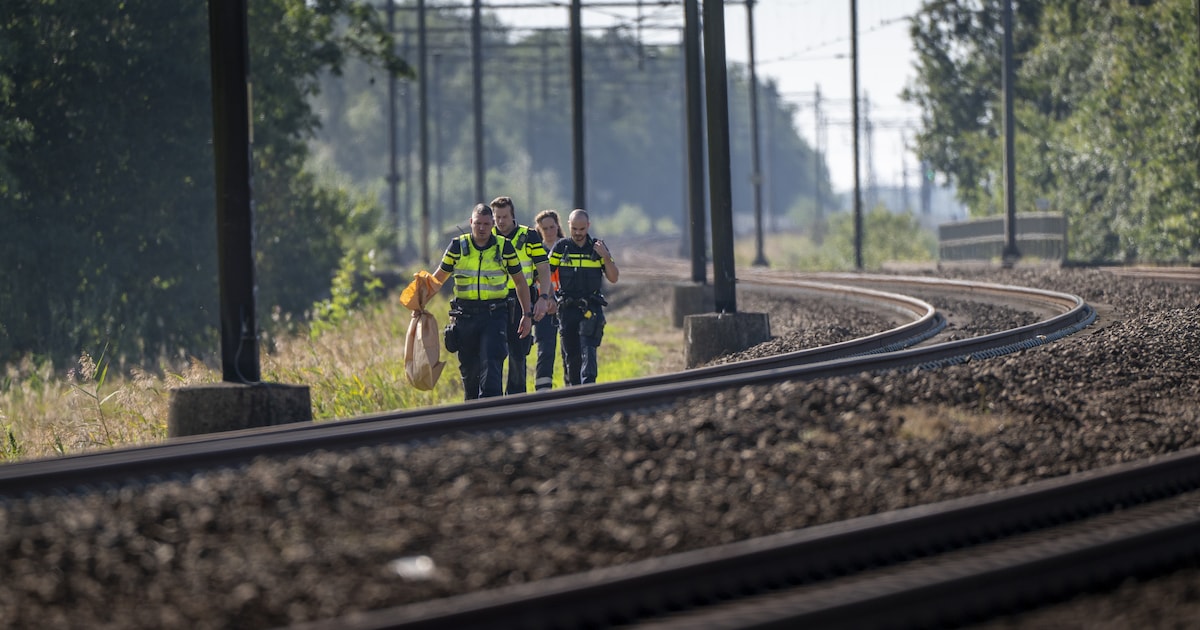 Politie onderzoekt objecten op spoor na grote verstoring treinverkeer