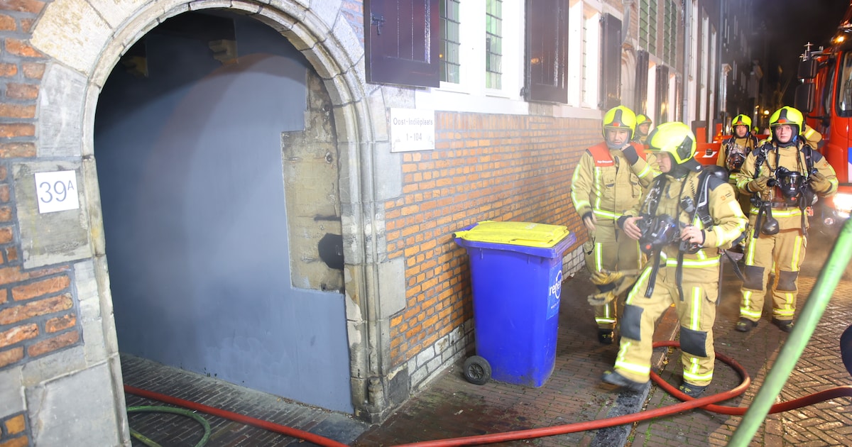 Zeer grote brand in Delftse binnenstad: woningen ontruimd