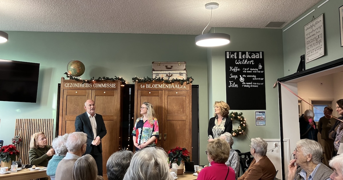 Wethouder Van Heerikhuize opent ontmoetingsplek Het Lokaal in Bennebroek