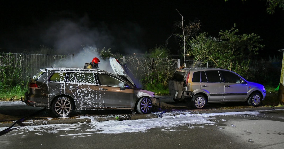 Auto aan Mussenstraat in Hilversum beschadigd na zware brand