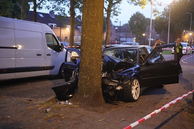 ‘Wat kan er misgaan?’ vraagt Renée zich af, minuten voordat ze tegen een boom knalt