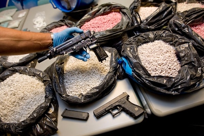 Dordtenaar verdacht van drugs- en wapenhandel: ‘E. deed zaken via versleutelde chat’
