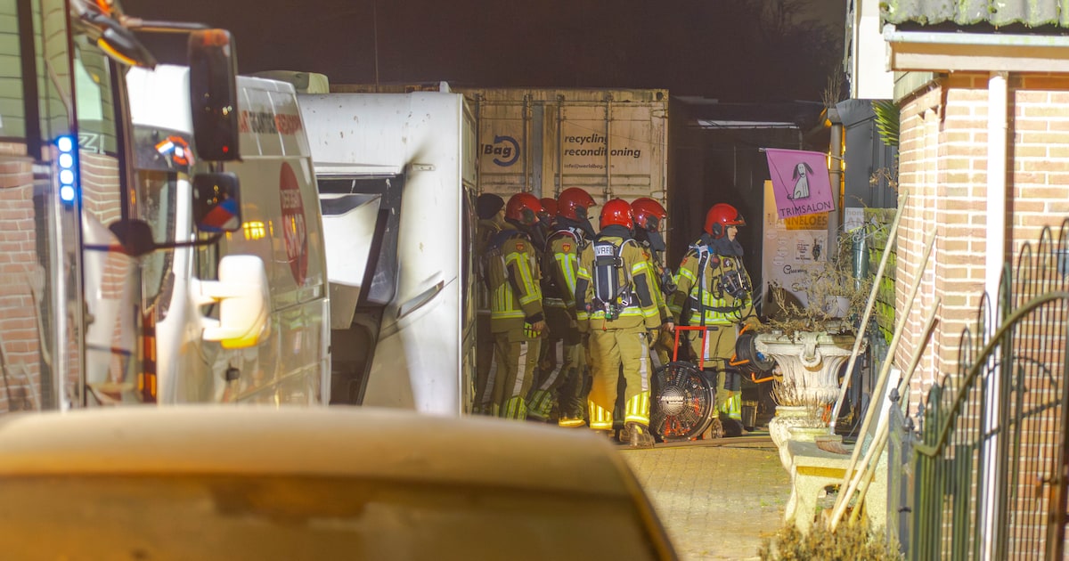 Brand Zeewolde: politie houdt rekening met opzet door knal en twee haarden