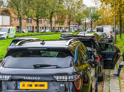 Betaald parkeren in vrijwel heel Rotterdam, tarieven fors omhoog: ‘Geld investeren we weer in de stad’