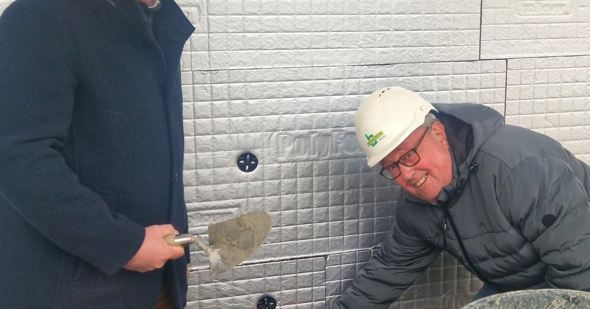 Bouw nieuw sportcomplex vv Havelte officieel van start: eerste steen gelegd