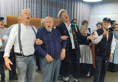 Arie (86) zong zijn leven lang en was de ‘zanger van de Irishof’: ‘Hij had een onwijs mooie zware st