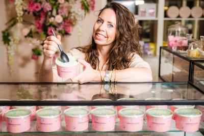 Coffeelicious omzeilt dichte brug en vaart met cookies en dotcakes naar Papendrecht