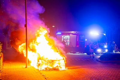 Opnieuw autobrand in Oss: geparkeerde Audi gaat in vlammen op