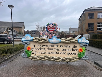 Burgemeester verstopt in protestwagen tijdens carnavalsoptocht, een derde van deelnemers in onzekerh