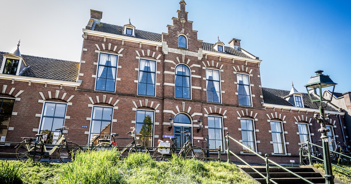 Van Cappellenhuis verkoopt Philip Starcke stoelen