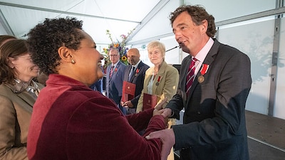 Burgemeester René Verhulst ontvangt Poolse onderscheiding